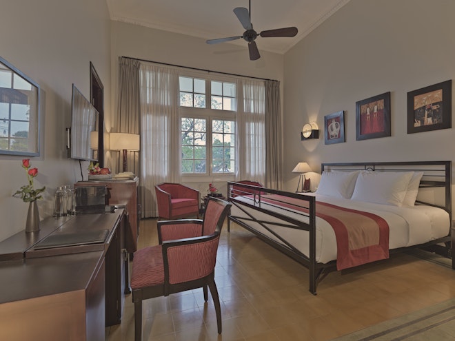 Deluxe Colonial King - Bedroom