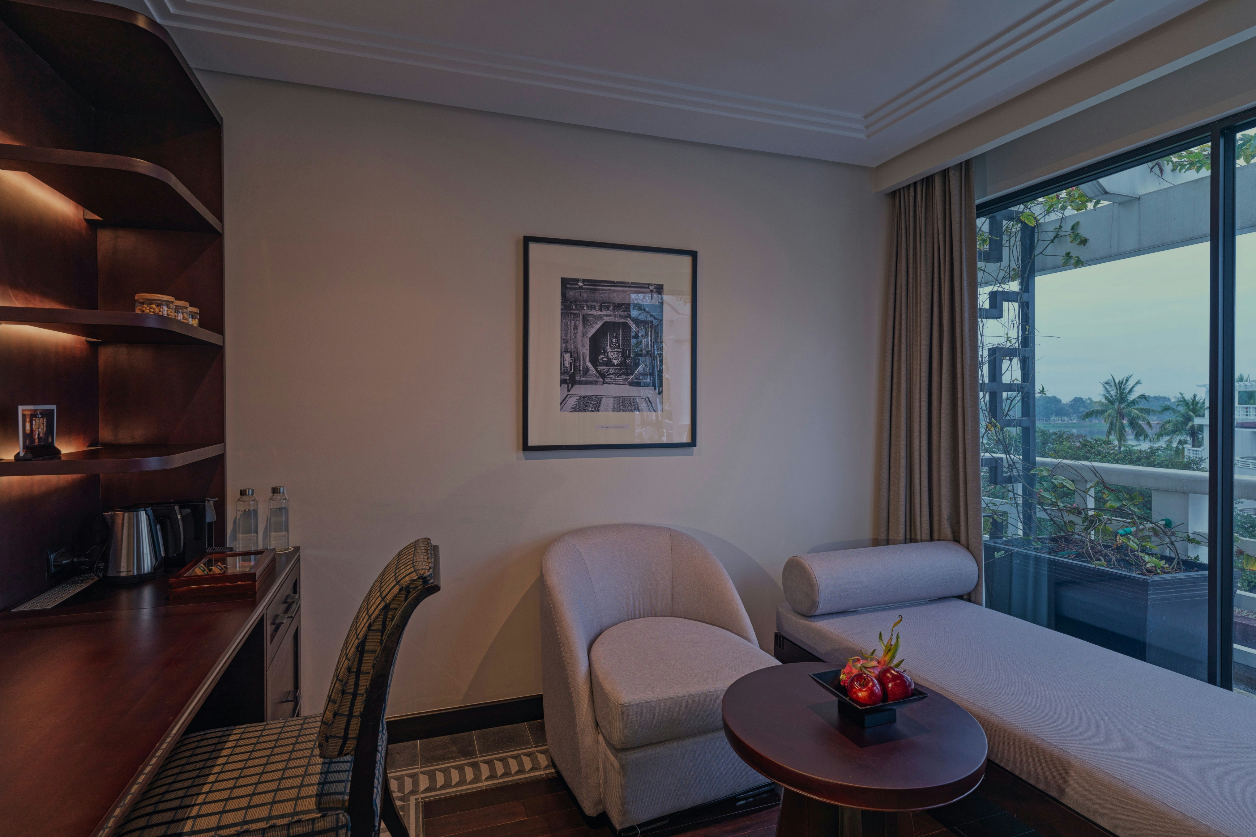 Deluxe River King - Living Area