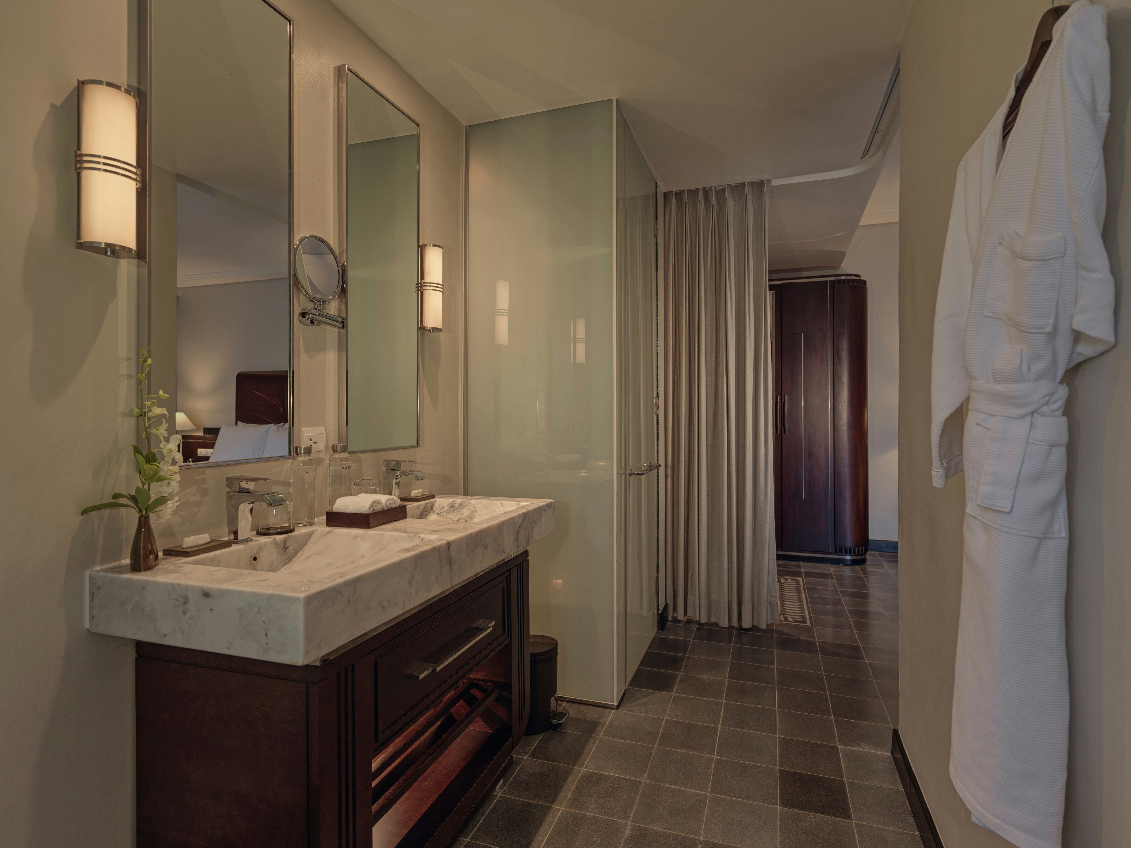 Deluxe River King - Bathroom