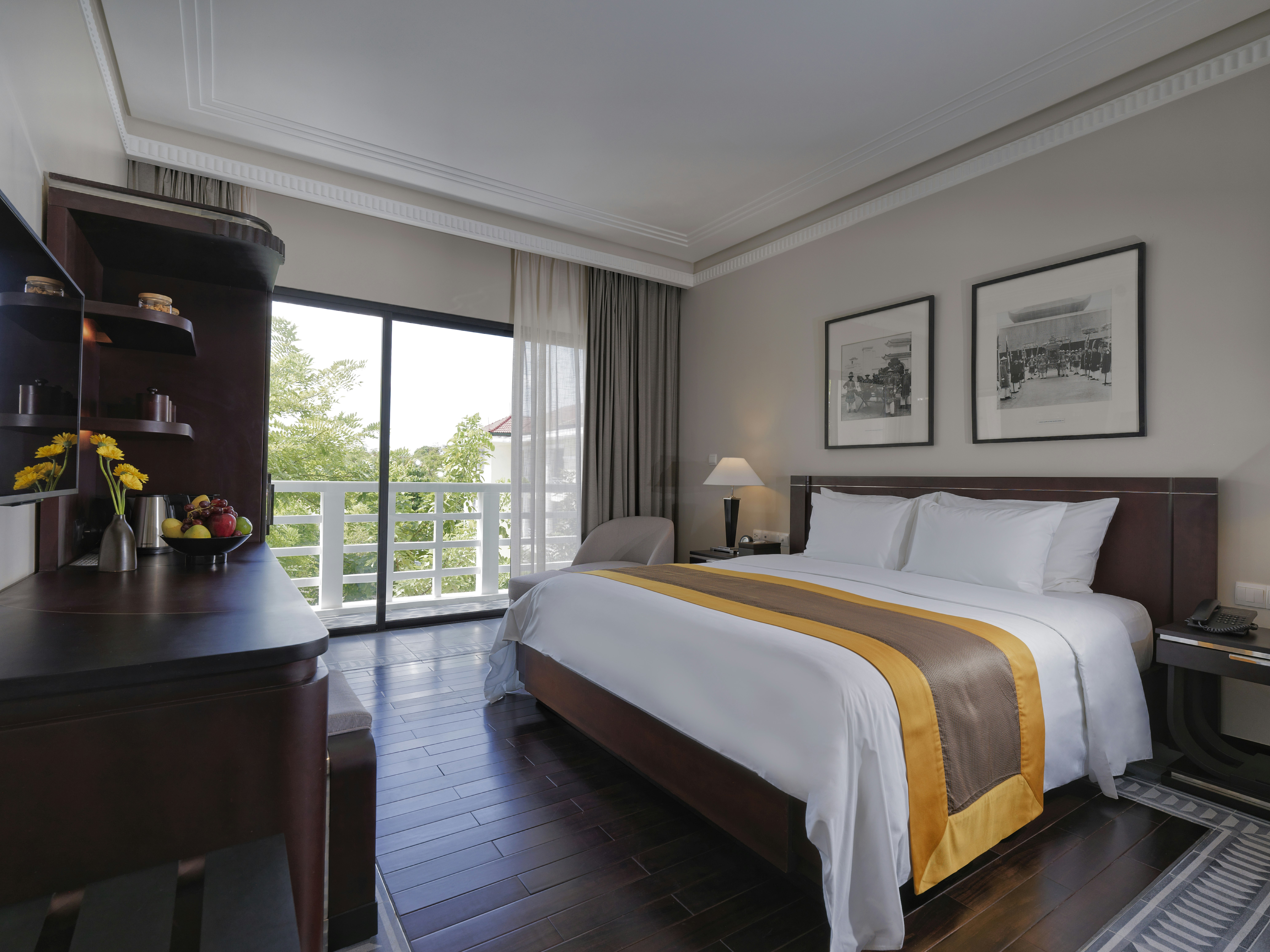 Superior Queen - Bedroom