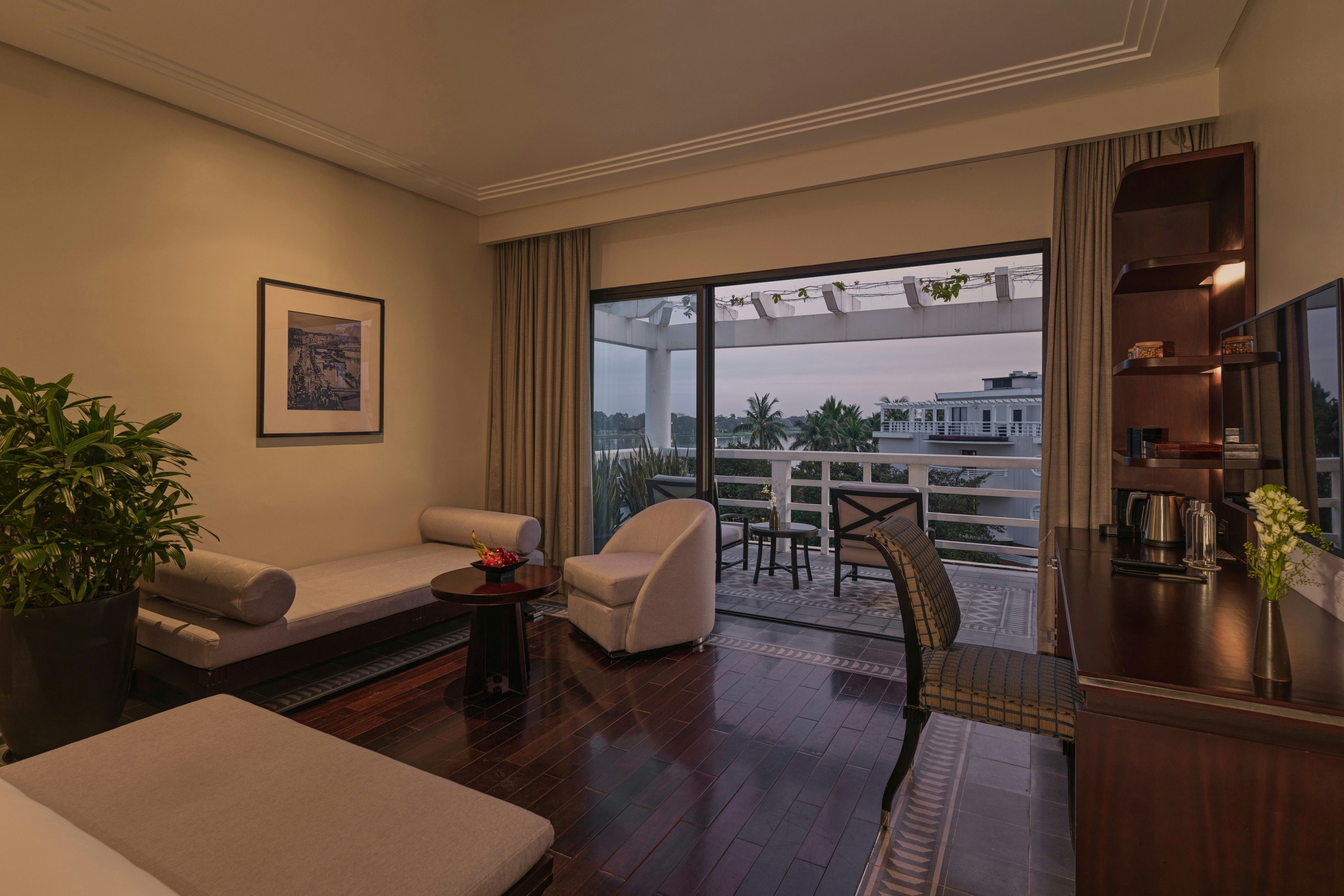 Deluxe Garden King - Bedroom