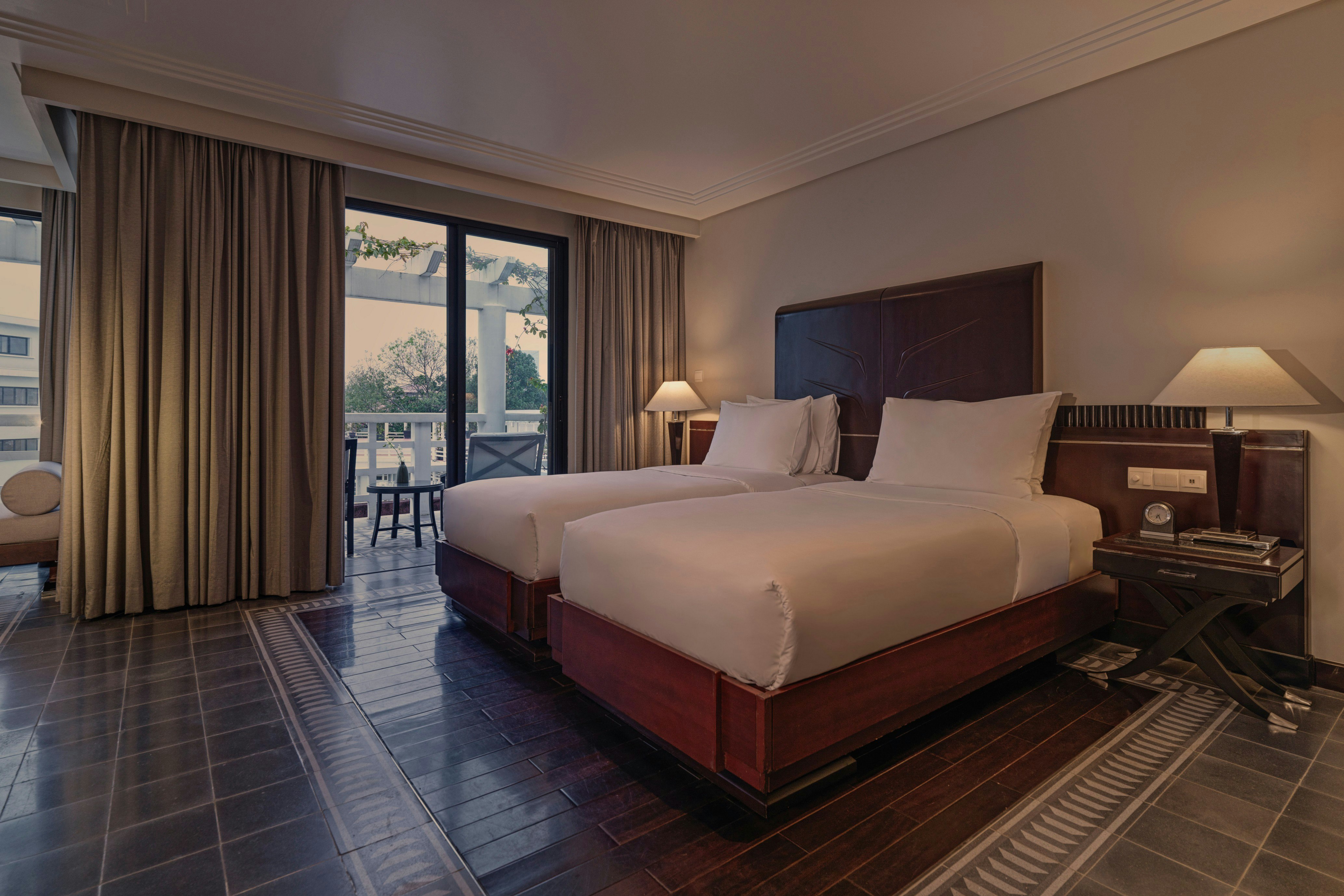 Deluxe River Twin - Bedroom