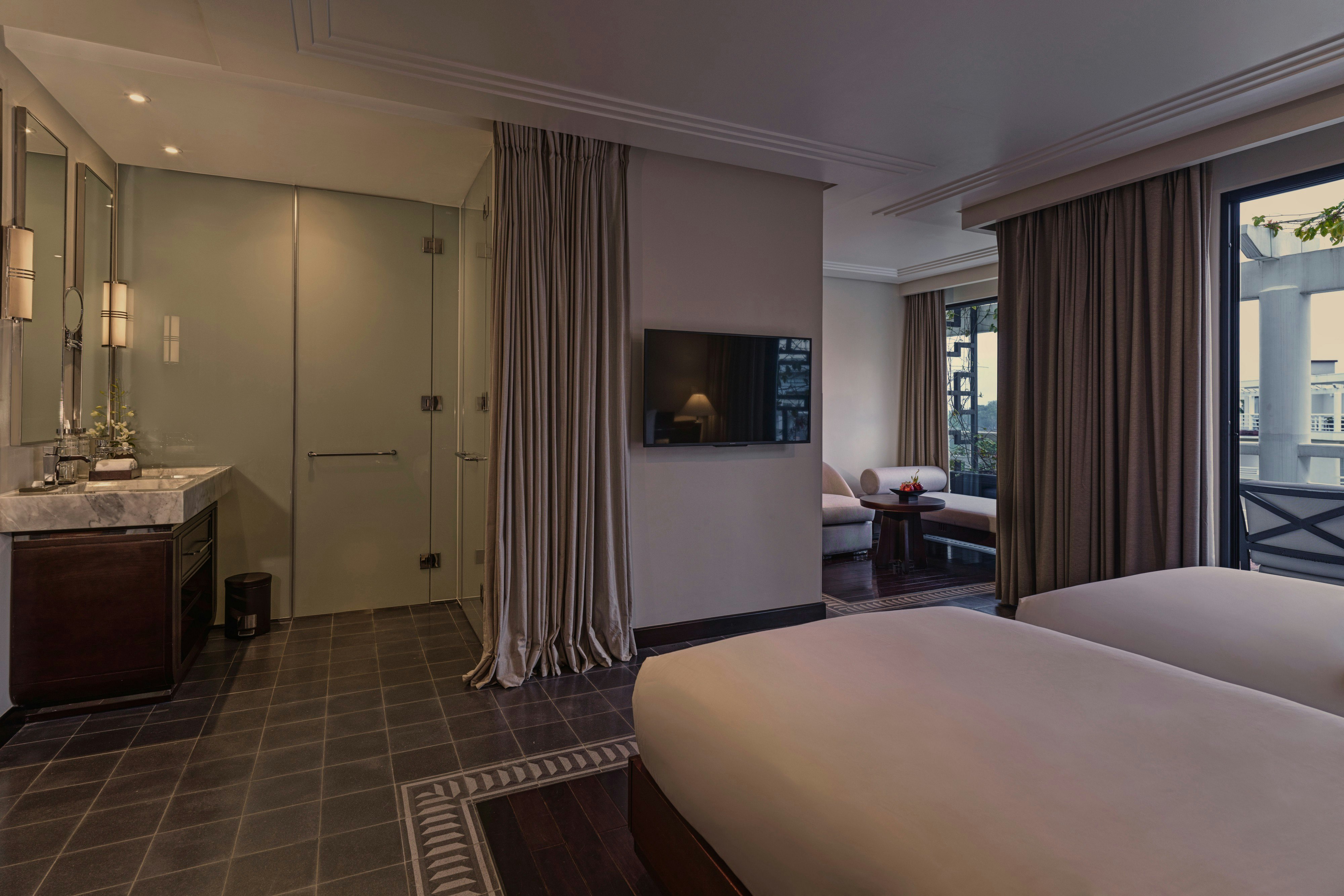 Deluxe River Twin - Bedroom