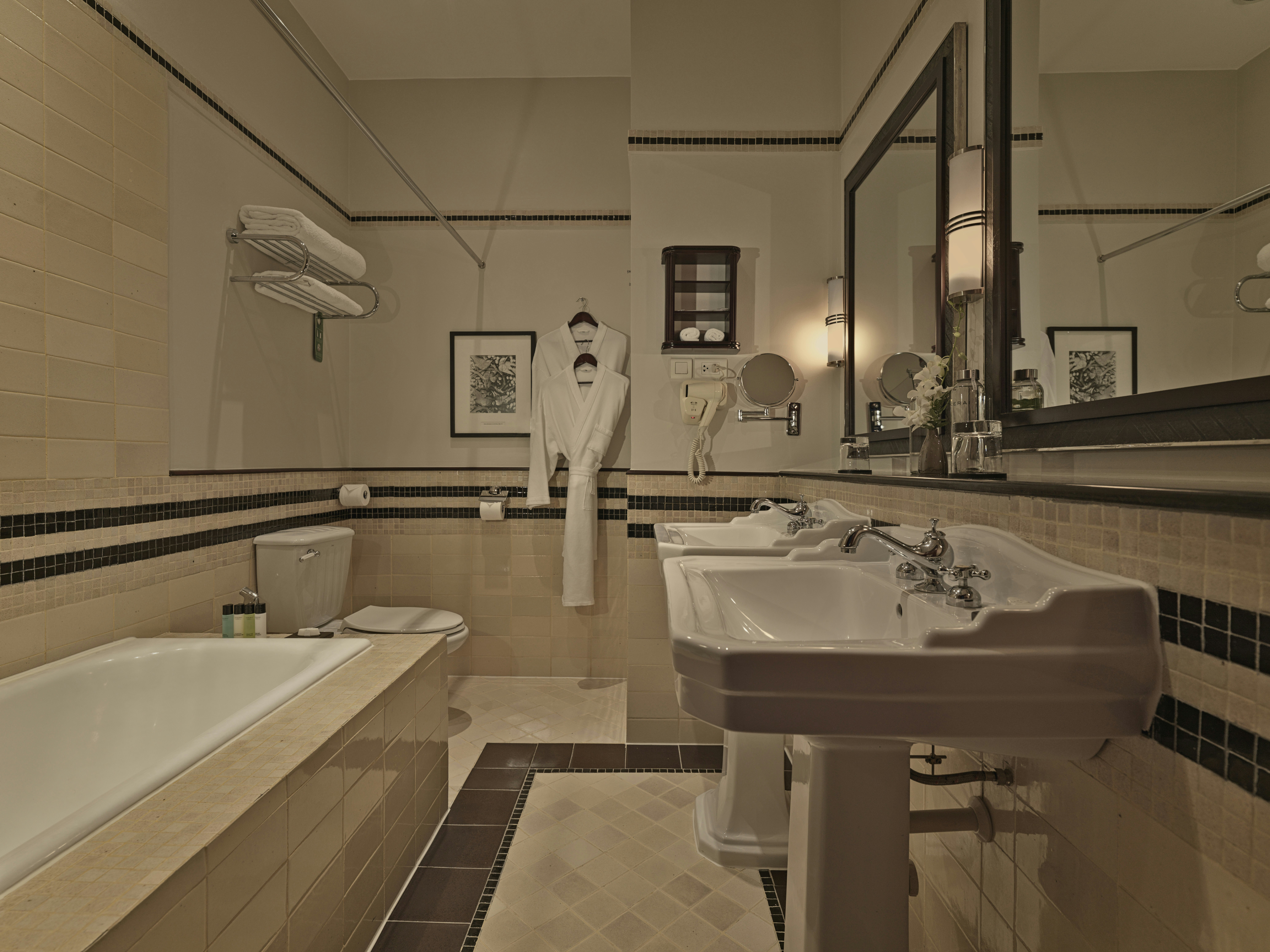 Deluxe Colonial King - Bathroom