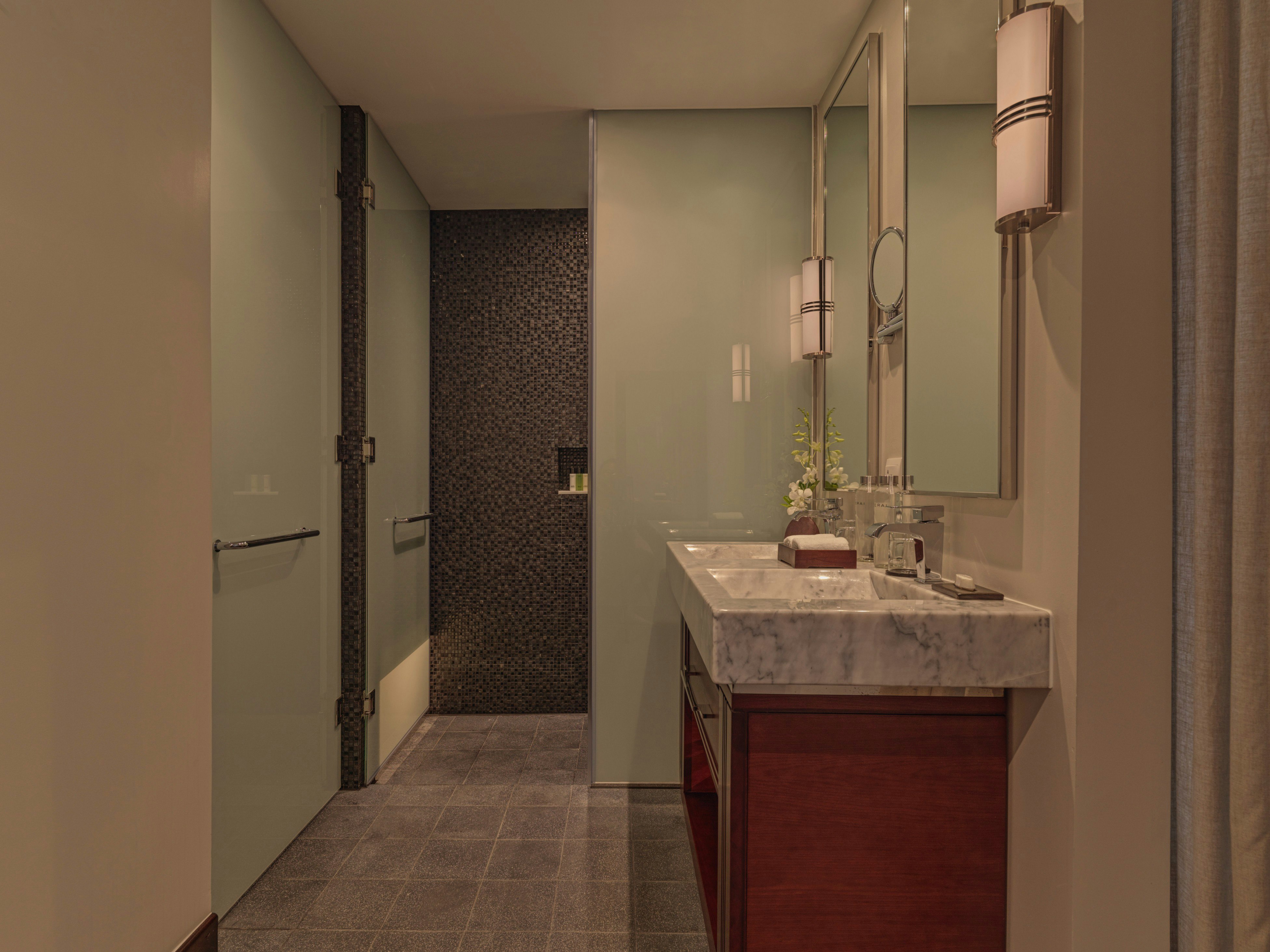 Superior Twin - Bathroom