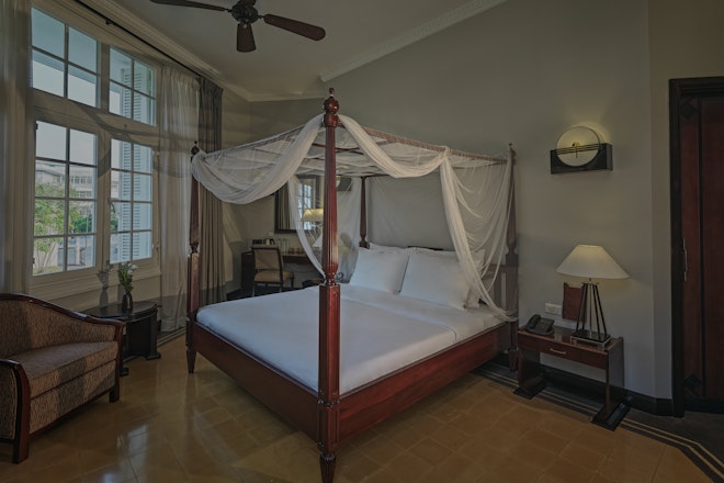 Deluxe Colonial King - Bedroom
