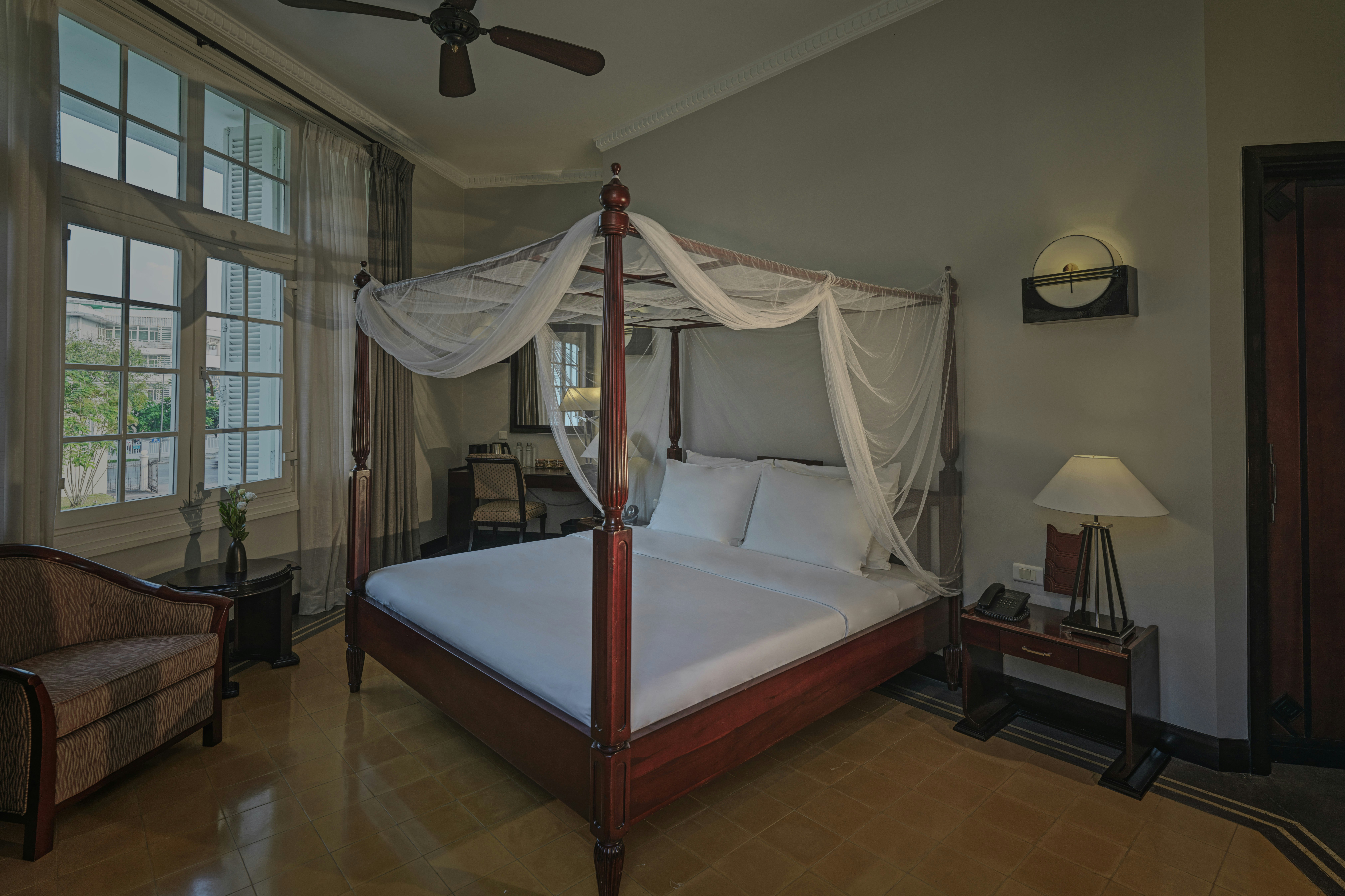 Deluxe Colonial King - Bedroom