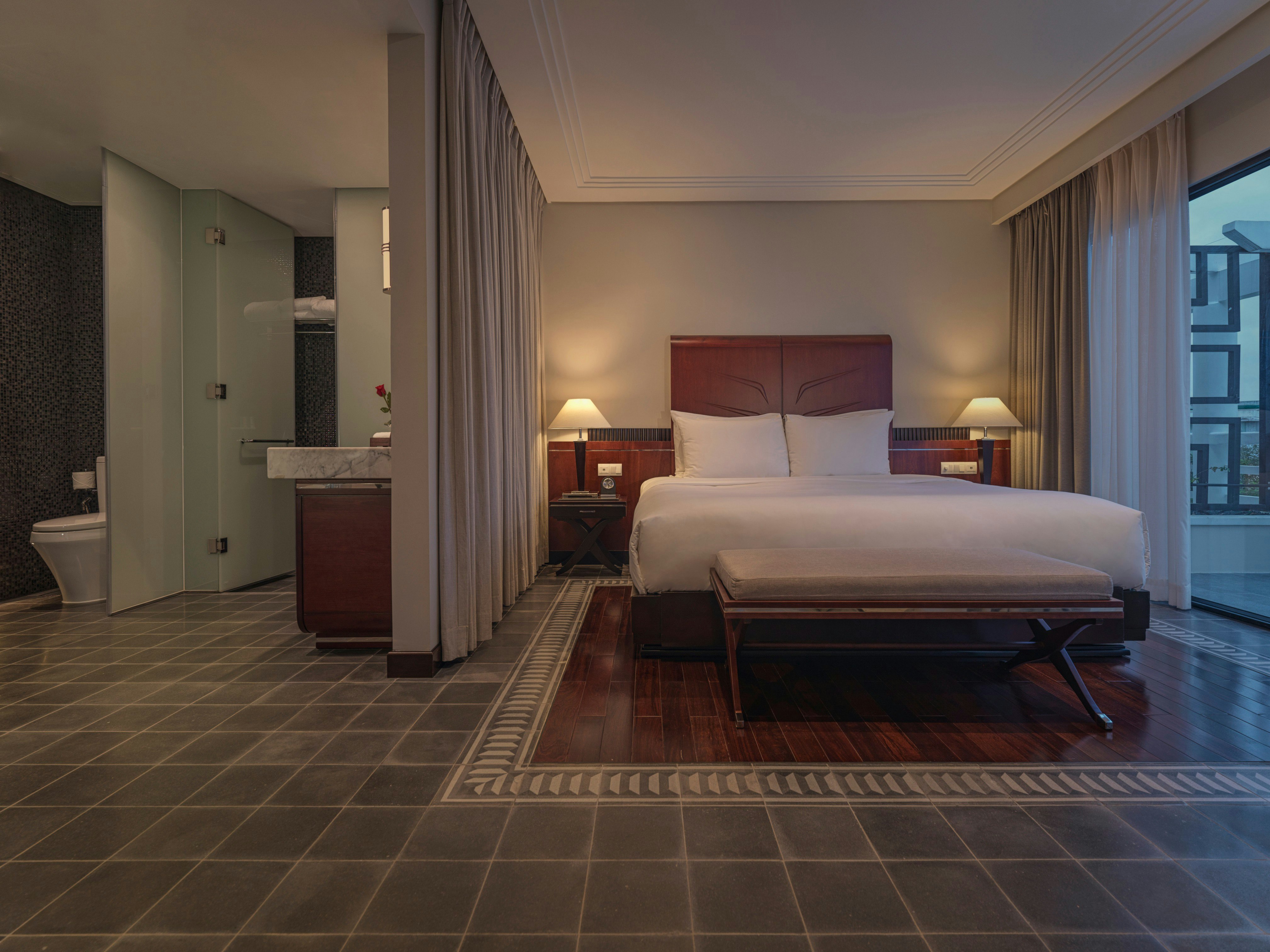 Deluxe River King - Bedroom