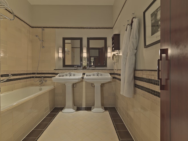 Deluxe Colonial Twin - Bathroom