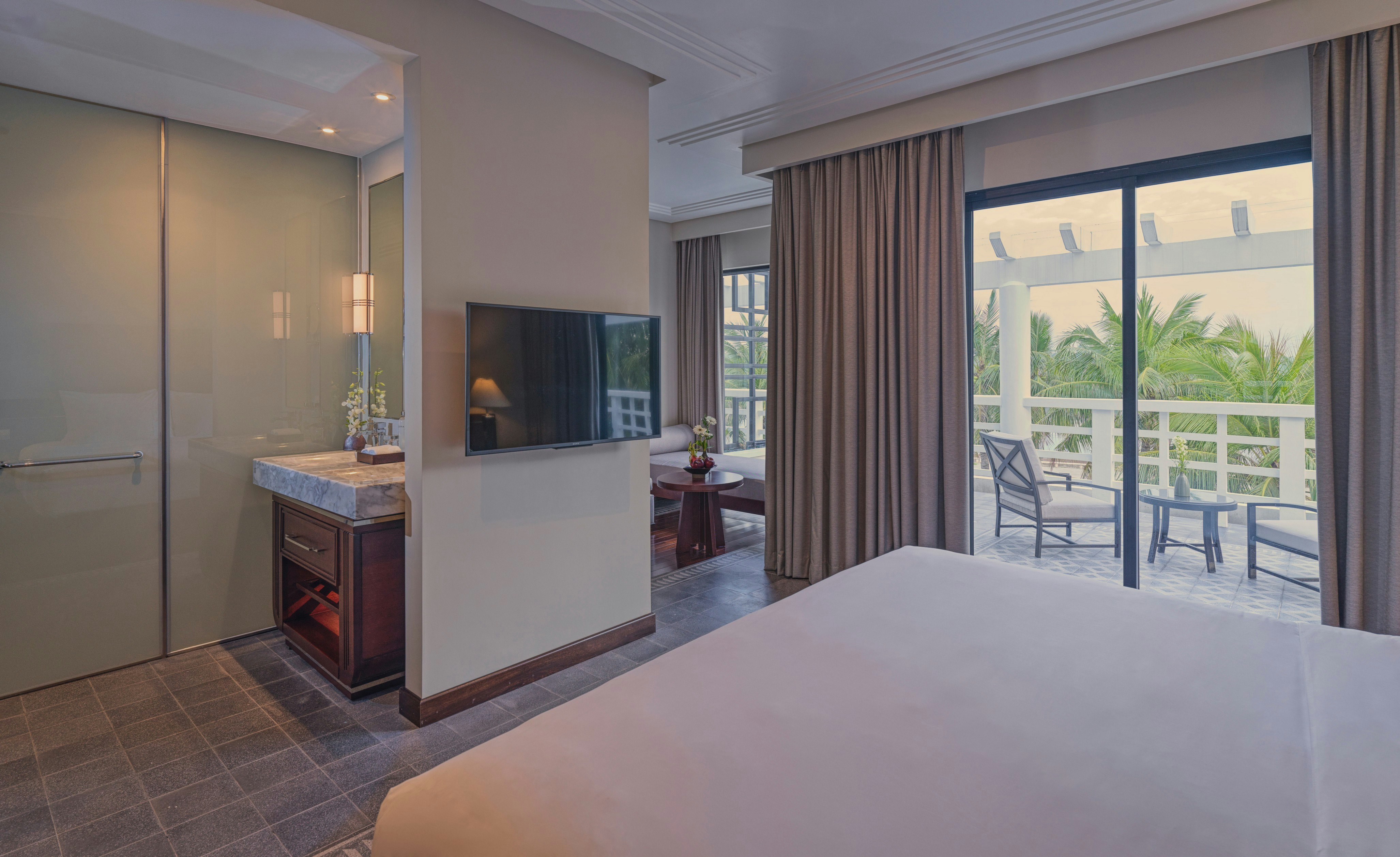 Deluxe Garden King - Bedroom