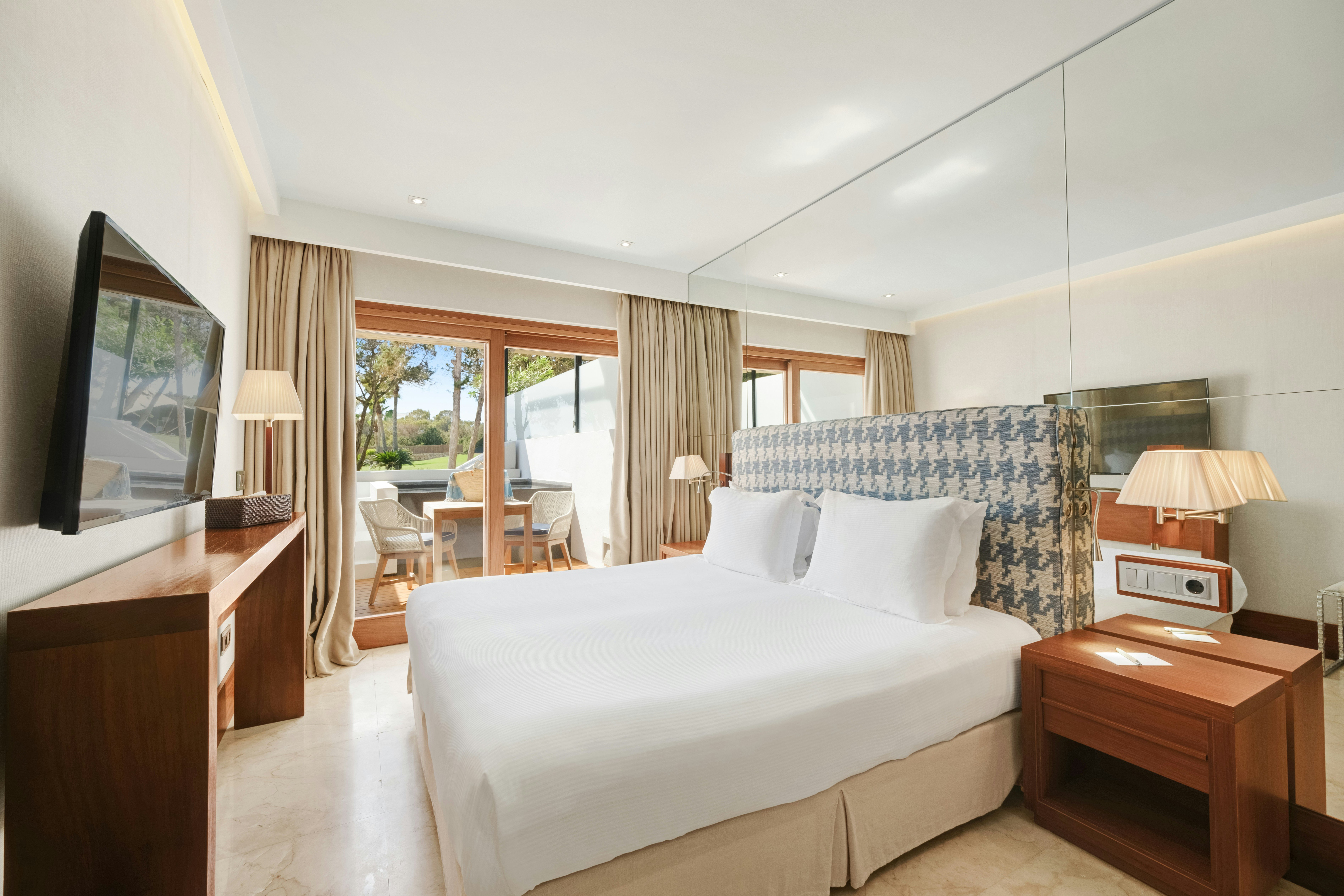 Pool Garden - Bedroom