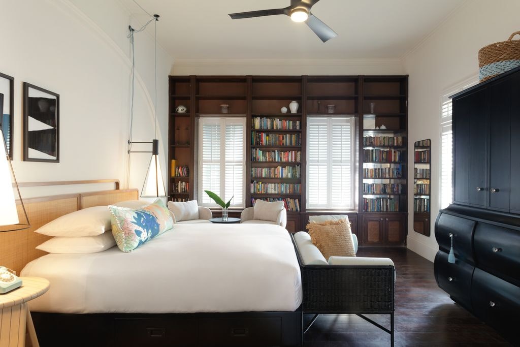 Books & Books King Suite - Bedroom