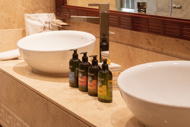 Imperial Suite, 1 King Bed Garden View - Amenities