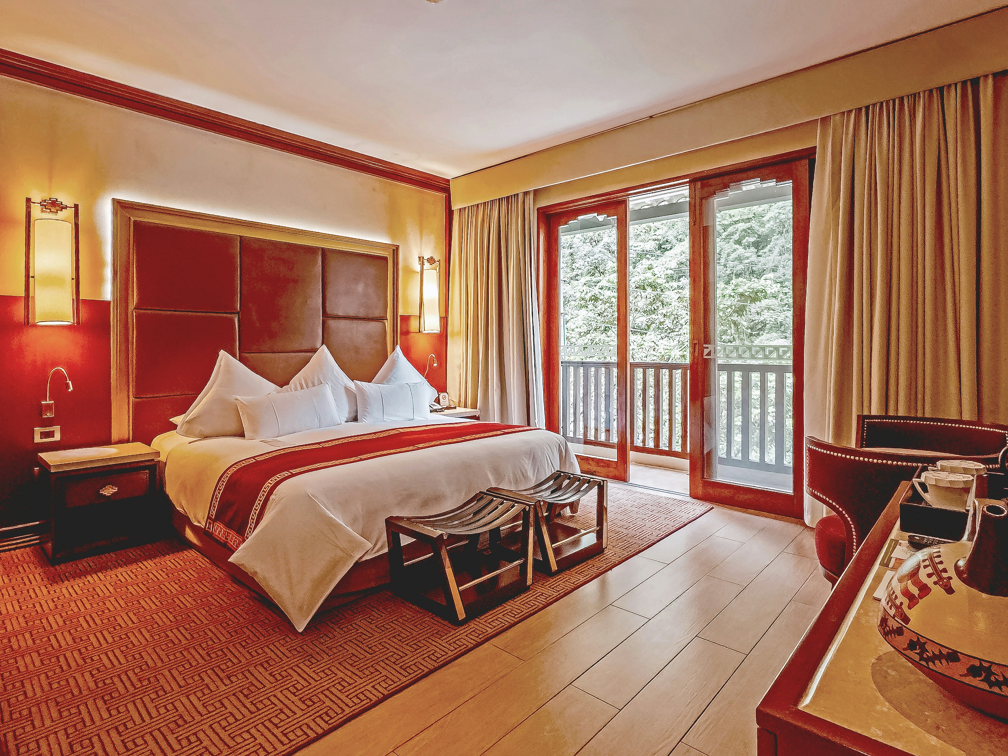 Sumaq Deluxe, 1 King Bed River View - Bedroom