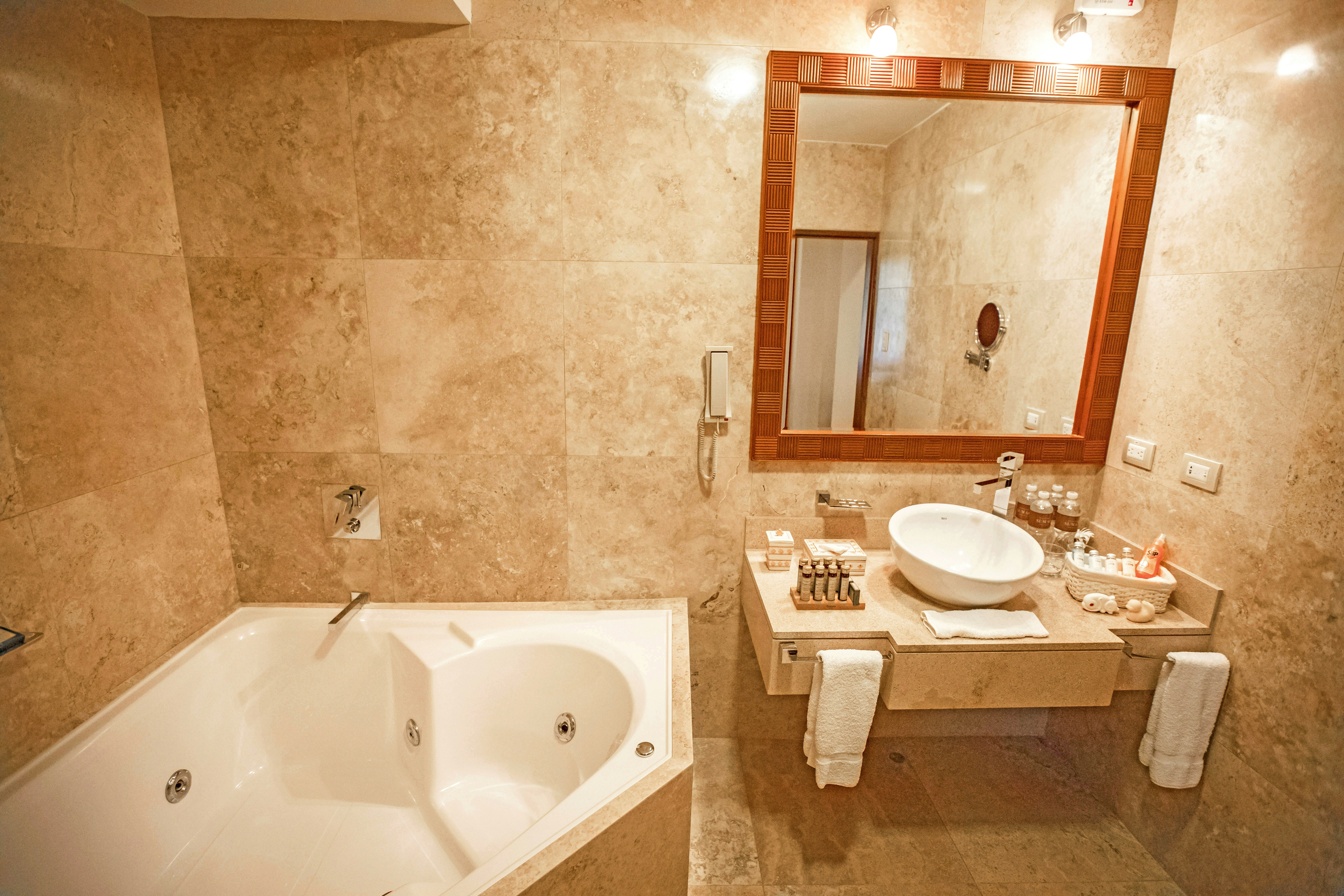 Sumaq Deluxe Family Room, 4 Full Beds Garden View - Bathroom