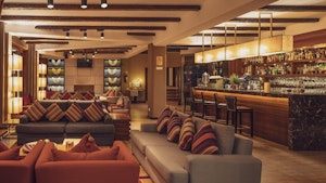 Bar & Lounge