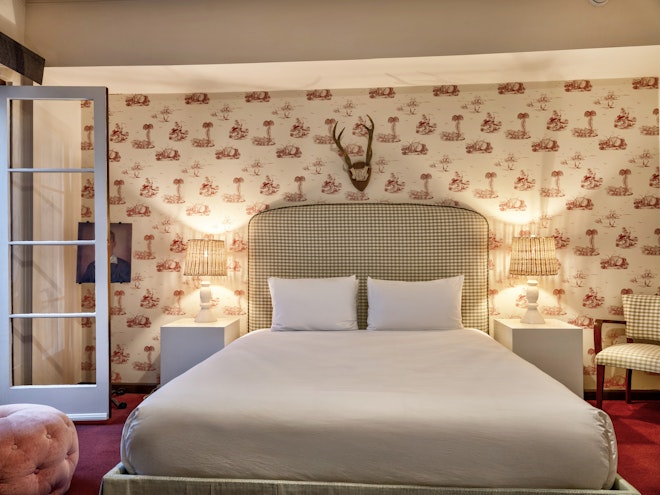 Classic with King Bed - Bedroom