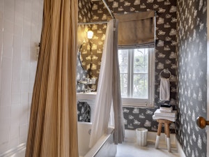 Grand Studio Residence (Queen) - Bathroom