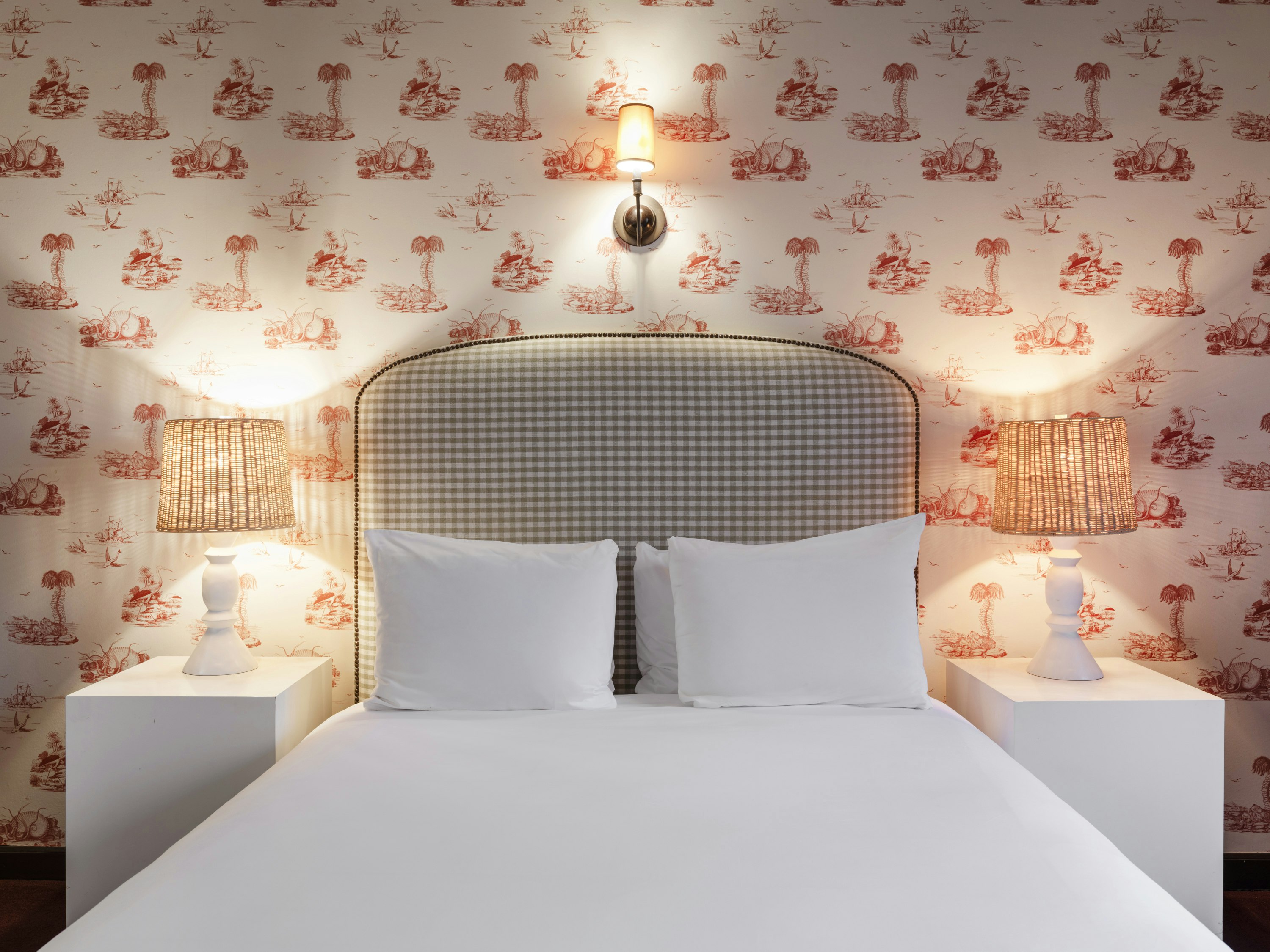 Classic with Queen Bed - Bedroom