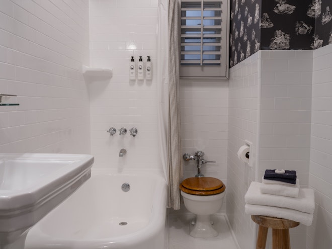 Classic with Queen Bed - Bathroom