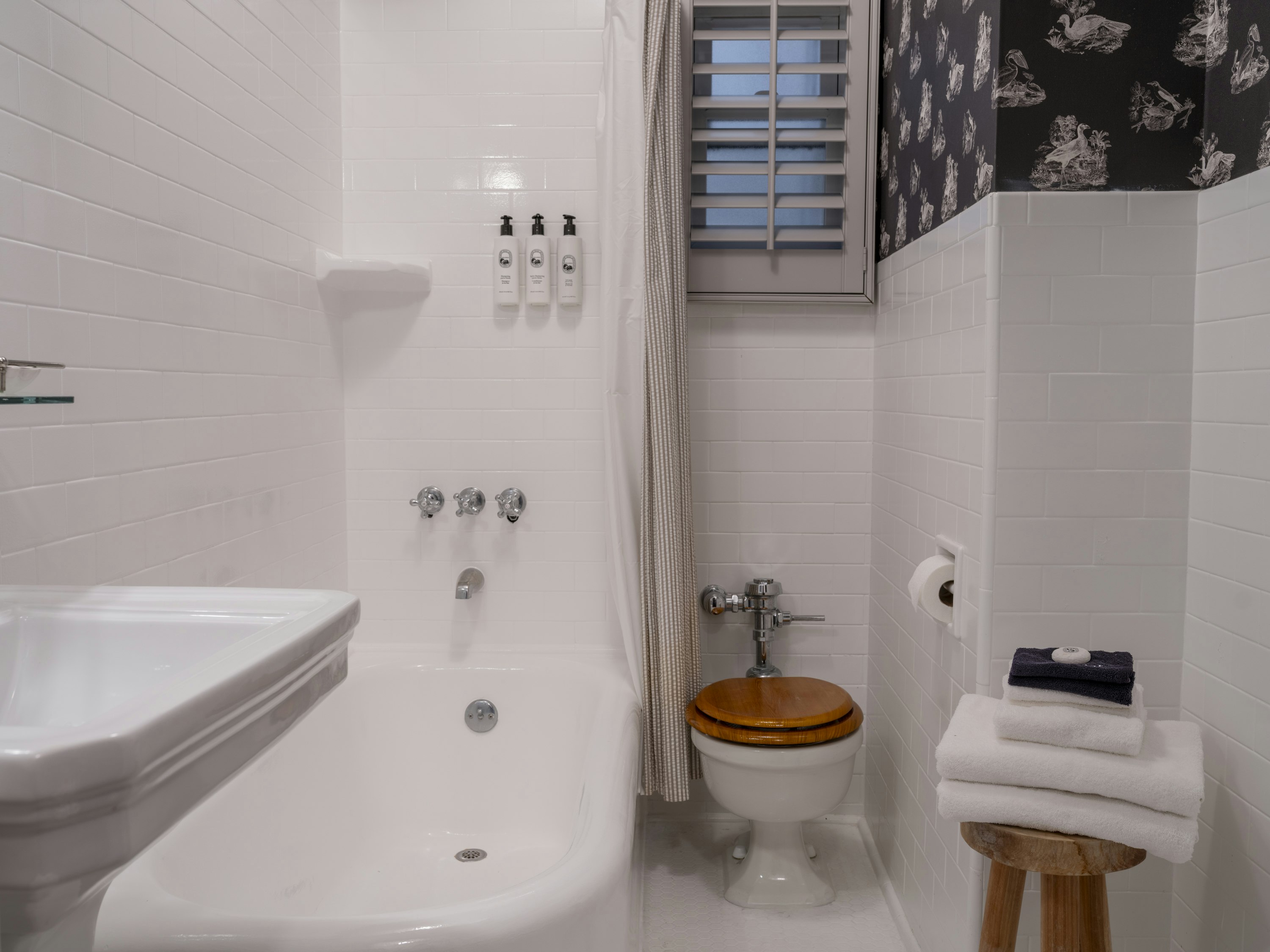 Classic with Queen Bed - Bathroom