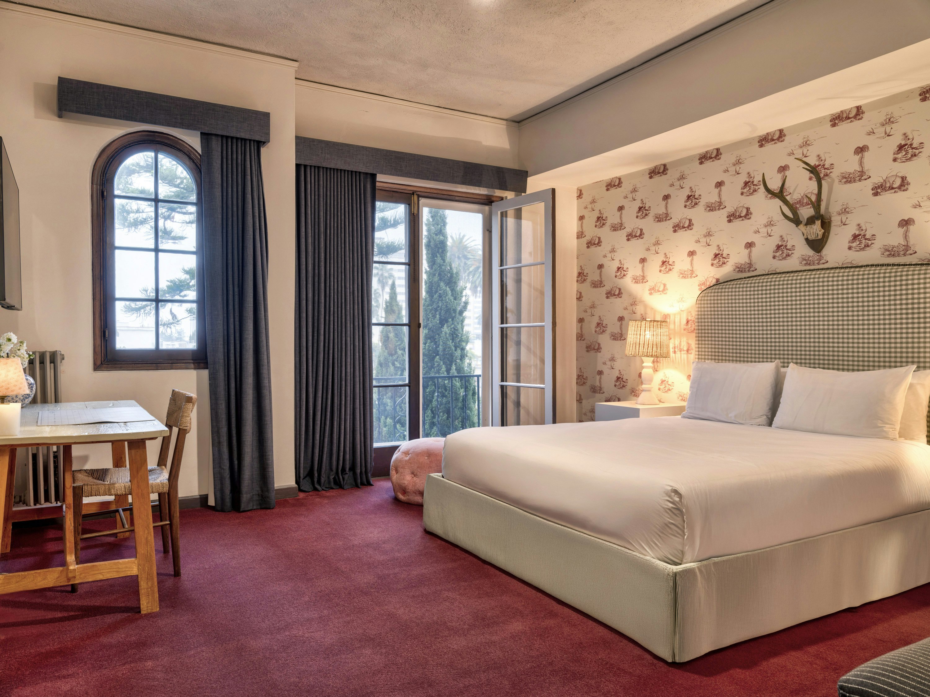 Classic with King Bed - Bedroom