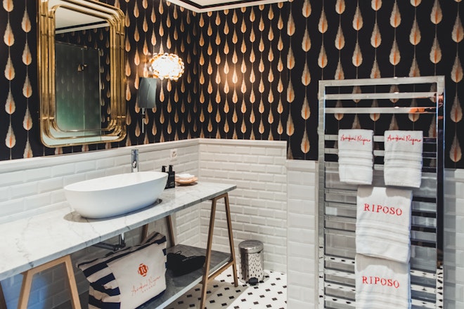Studio - Bathroom