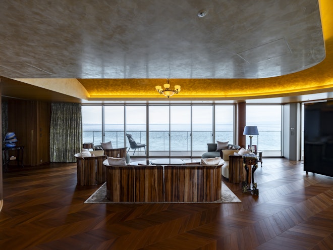 Presidential Suite - Desk