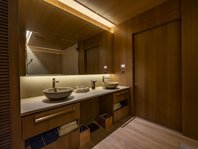 Shigeru Ban Royal Suite - Bathroom