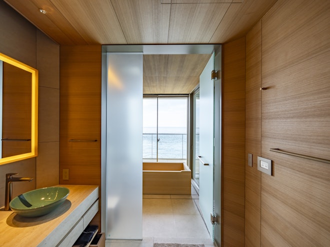 Ocean Suite - Bathroom