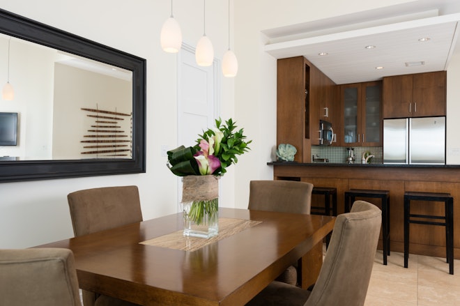 Ocean Front Luxury 3 Bedroom Suite - Kitchen & Dining Area