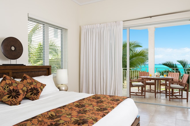 Ocean Front Luxury 4 Bedroom Suite - Bedroom with Balcony