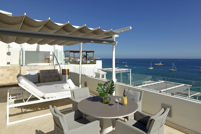 Exclusive ME+ Suite - Deck