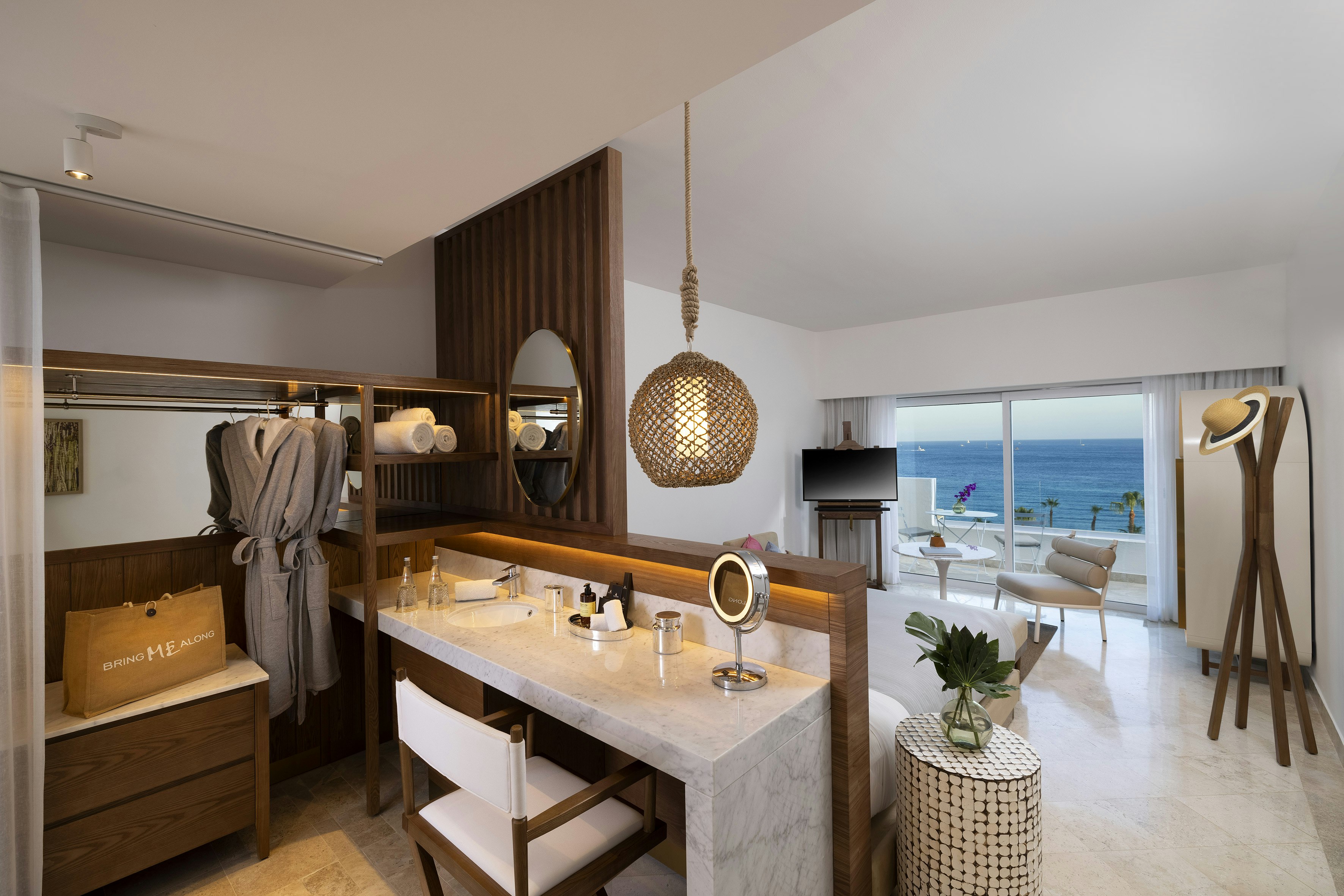 Extra ME+ Suite - Wardrobe