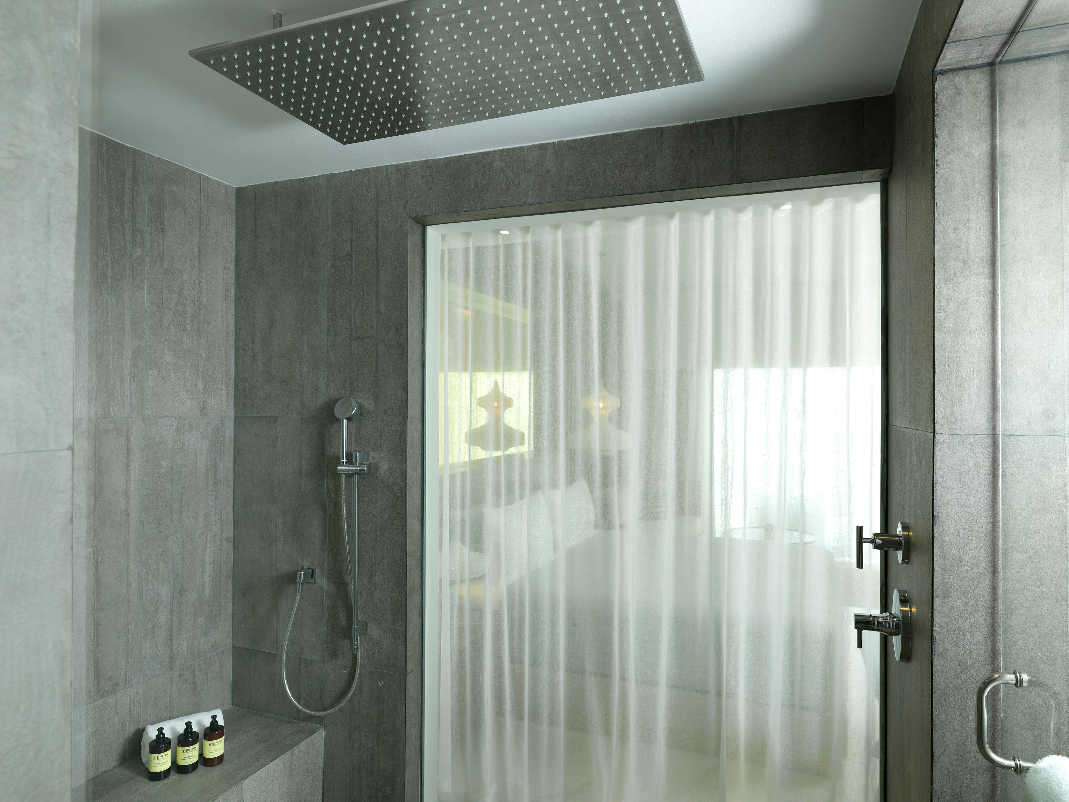 Ultimate ME+ Suite - Bathroom