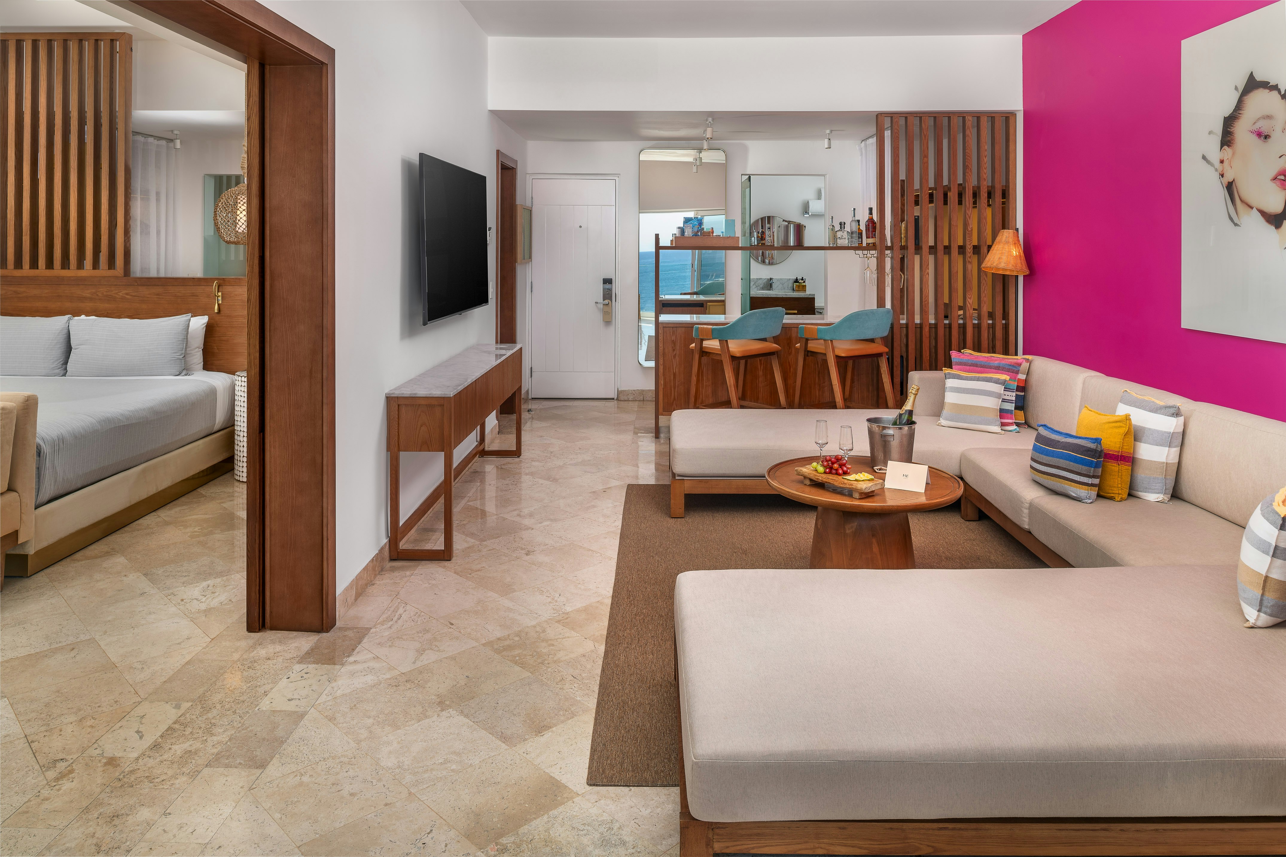 Studio ME+ Suite - Living Area