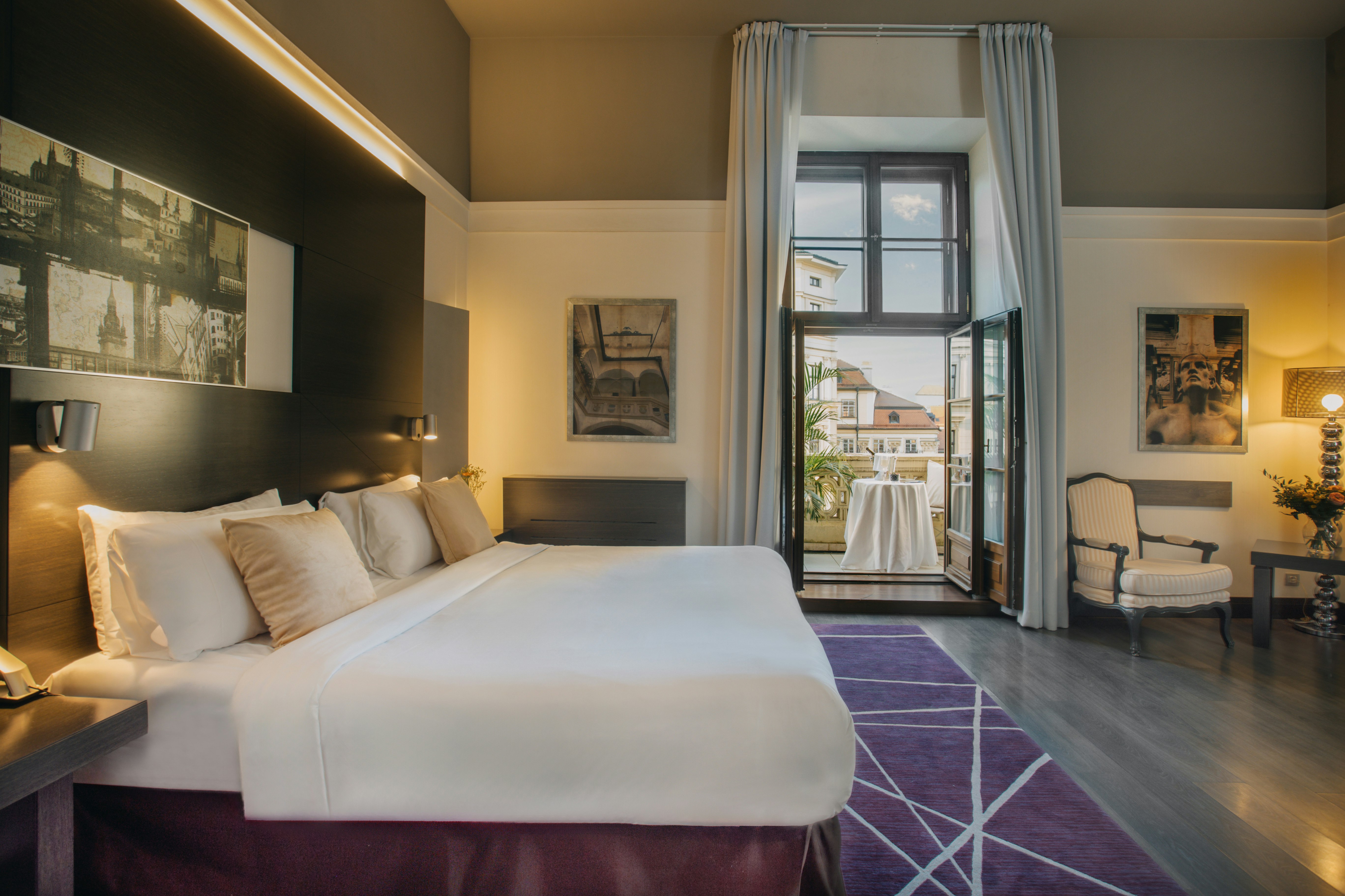 Deluxe King - Bedroom