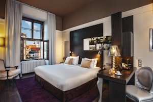 Deluxe King City View - Bedroom