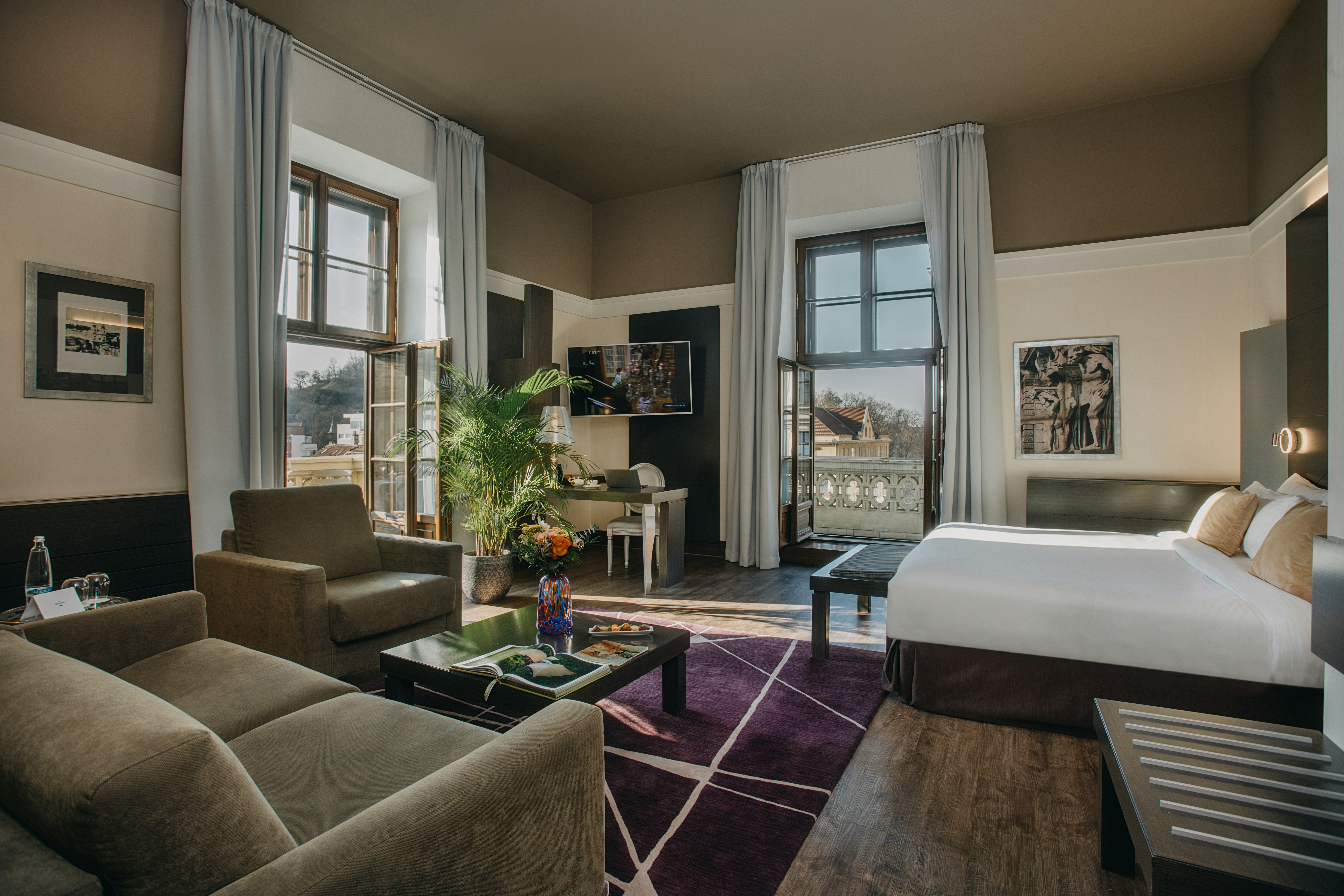 Deluxe Junior Suite - Bedroom