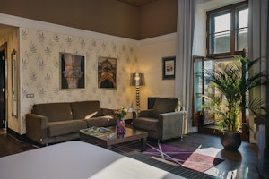 Deluxe Junior Suite - Living Area