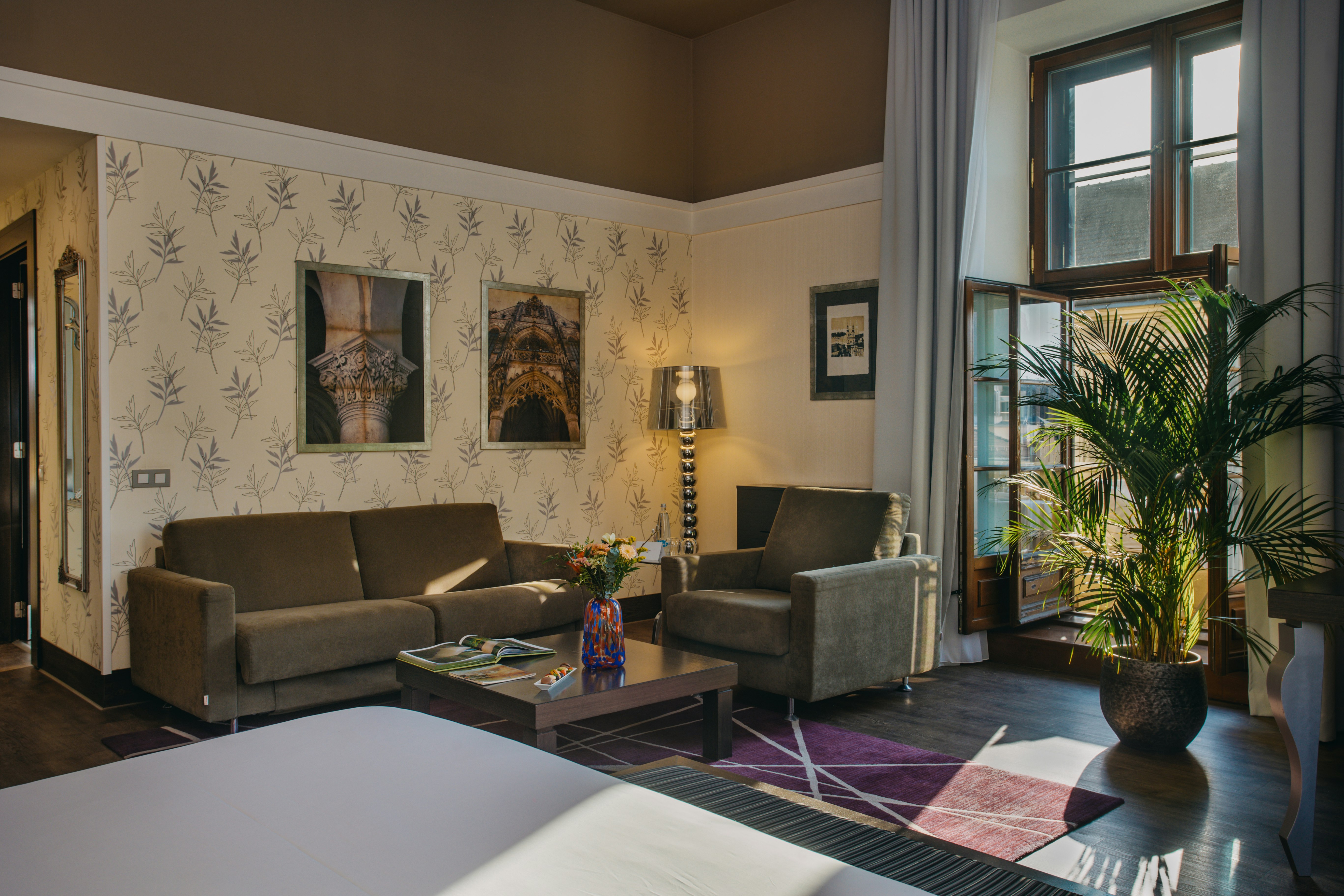 Deluxe Junior Suite - Living Area