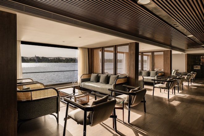 Aura Bar & Lounge