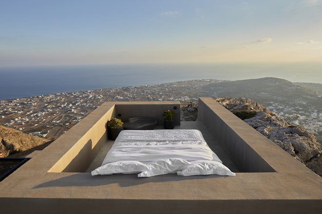 The Lodge - Outdoor Bed