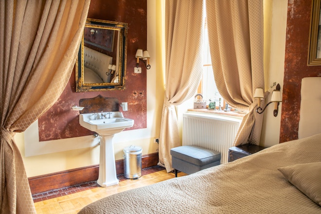 New Castle Chamber Room - Bedroom