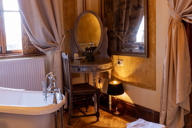New Castle Grand Residence - Room Details