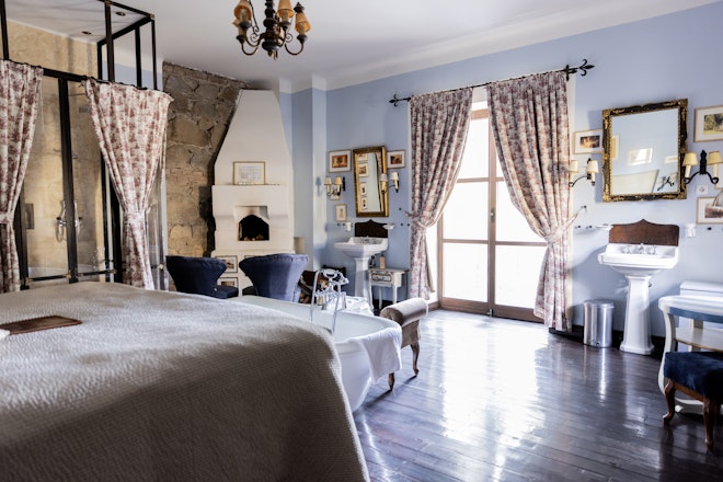 Machine House Fireplace Suite - Bedroom