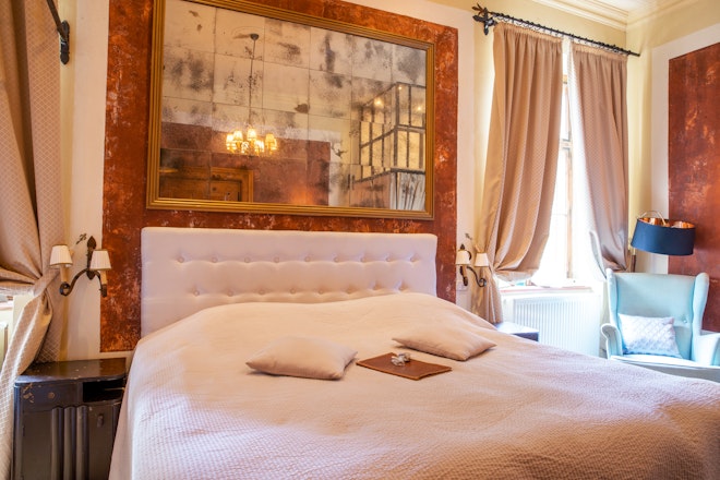 New Castle Chamber Room - Bedroom