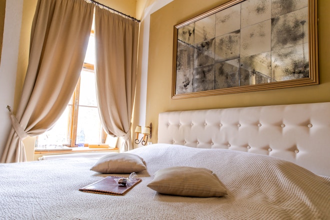 New Castle Chamber Room - Bedroom