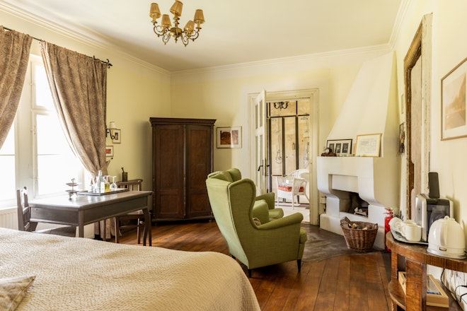 Machine House Fireplace Suite - Bedroom