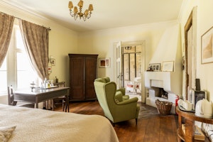 Machine House Fireplace Suite - Bedroom